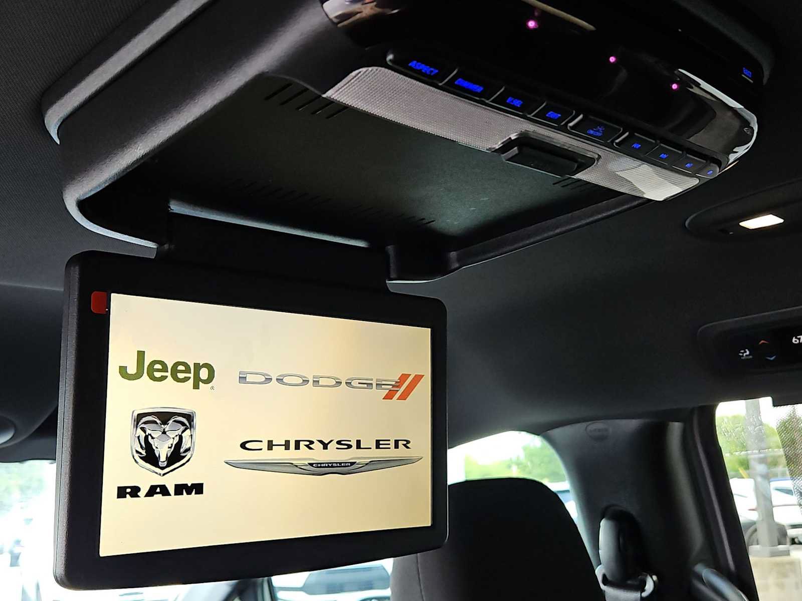 Used 2018 Chrysler Pacifica Touring Plus w/ S Appearance Package FWD image 18
