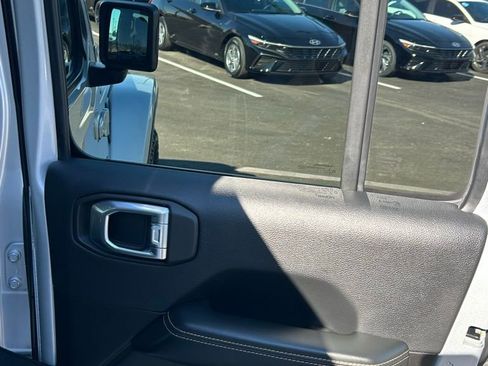 Used 2024 Jeep Wrangler Sahara image 17