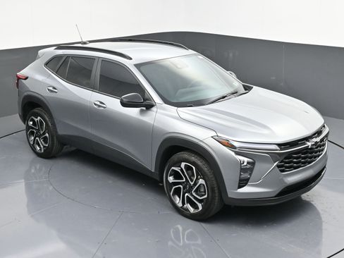 Used 2025 Chevrolet Trax RS w/ Driver Confidence Package image 40