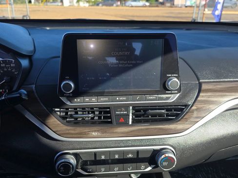 Used 2024 Nissan Altima 2.5 SV FWD image 12