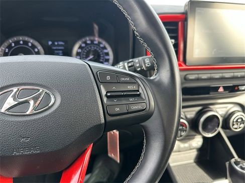 Used 2022 Hyundai Venue SEL image 22