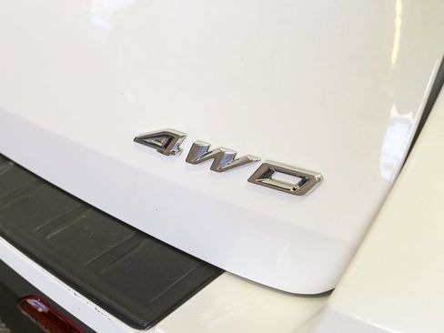 Used 2022 Ford Explorer XLT image 10