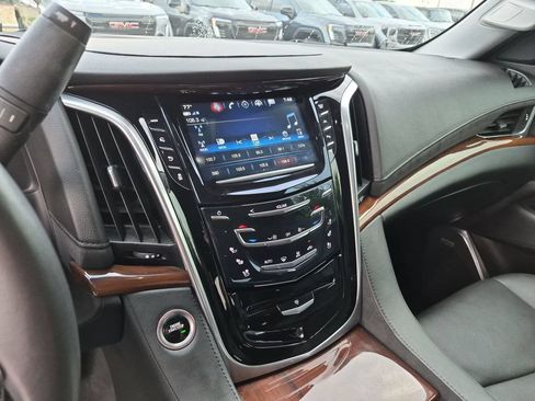 Used 2020 Cadillac Escalade Premium Luxury RWD image 26