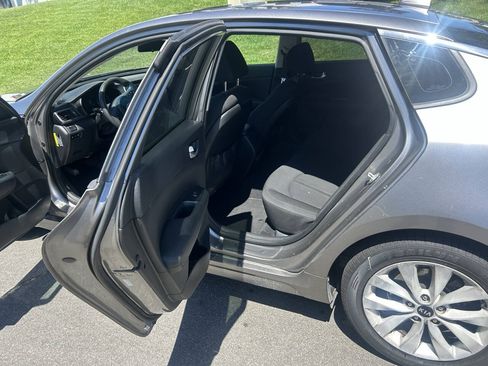 Used 2017 Kia Optima LX FWD image 1