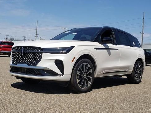 New 2026 Lincoln Nautilus Reserve AWD/4WD image 9