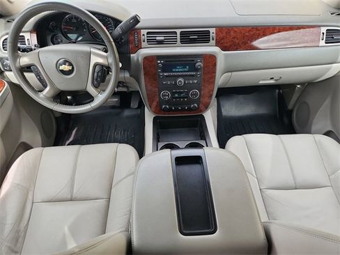 Used 2014 Chevrolet Suburban LT w/ Luxury Package image 18