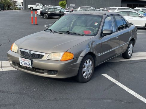 Used 2000 MAZDA Protege DX image 1