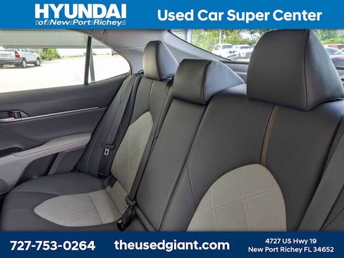 Used 2019 Toyota Camry XLE FWD image 14