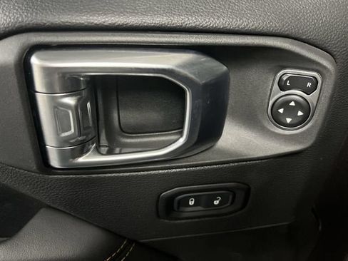 Used 2025 Jeep Wrangler Unlimited Sahara AWD/4WD image 23