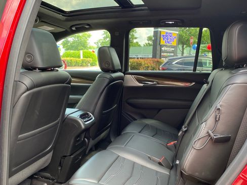 Used 2020 Cadillac XT6 Premium Luxury w/ Platinum Package AWD/4WD image 22