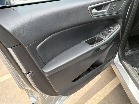 Used 2021 Ford Edge SE FWD image 10