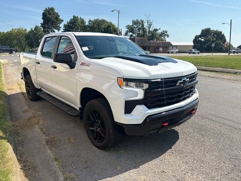 Used 2024 Chevrolet Silverado 1500 LT Trail Boss w/ Convenience Package II AWD/4WD image 10