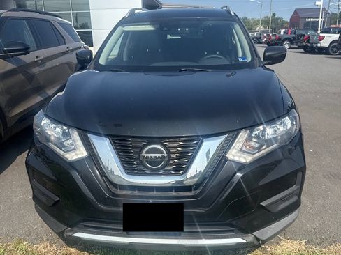 Used 2020 Nissan Rogue SV FWD image 2
