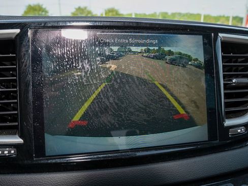 Used 2024 Chrysler Pacifica Touring-L image 14