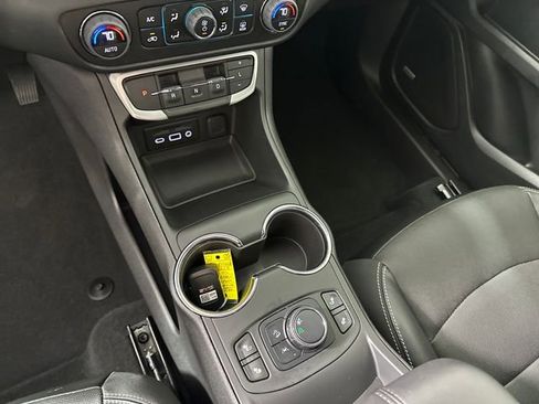 Used 2023 GMC Terrain SLT w/ Infotainment Package II FWD image 20