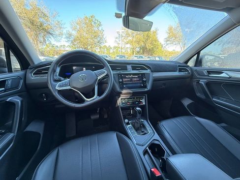Used 2022 Volkswagen Tiguan SE image 18