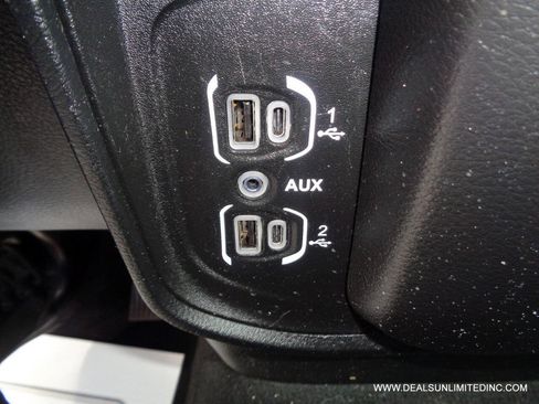 Used 2020 RAM 1500 Big Horn AWD/4WD image 17