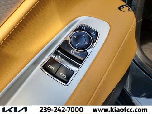 Used 2020 Chevrolet Corvette Stingray Preferred Cpe w/ 2LT Preferred Equipment Group RWD image 18