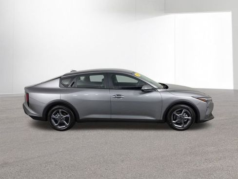 Used 2025 Kia K4 LXS image 42