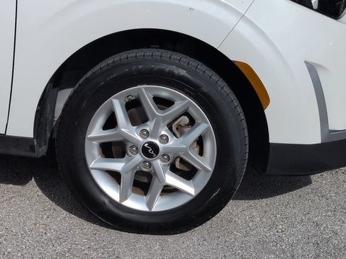 Used 2025 Kia Soul LX w/ LX Technology Package FWD image 10