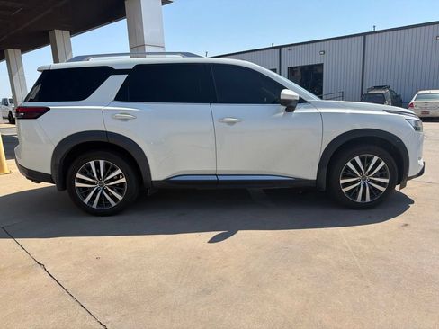 Used 2022 Nissan Pathfinder Platinum w/ Cargo Package AWD/4WD image 2