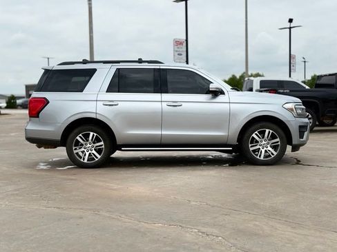 Used 2023 Ford Expedition XLT AWD/4WD image 7