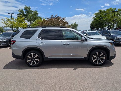 Used 2024 Honda Pilot Touring image 2