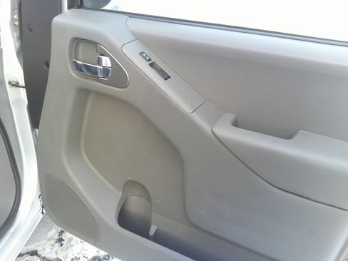 Used 2018 Nissan Frontier SV image 14