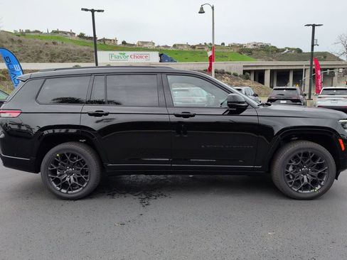 New 2025 Jeep Grand Cherokee L Summit image 4