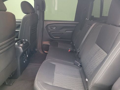 Used 2019 Nissan Titan SV w/ SV Convenience Package image 18