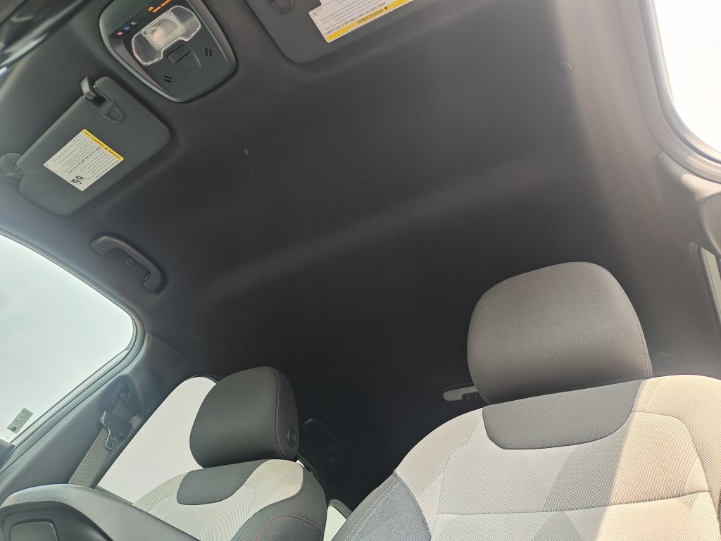 Used 2025 Chevrolet Trax RS w/ Driver Confidence Package FWD image 26