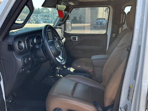 Used 2023 Jeep Wrangler Sahara w/ Cold Weather Group image 10