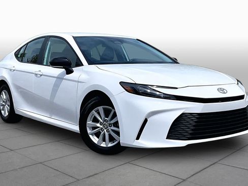 Used 2025 Toyota Camry LE FWD image 3