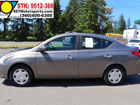 Used 2016 Nissan Versa SV FWD image 5