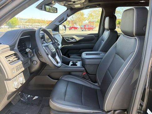 Used 2023 GMC Yukon SLT w/ SLT Premium Package image 22