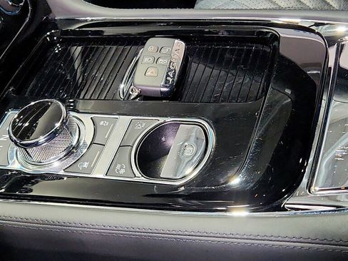 Used 2019 Jaguar XJ AWD image 16