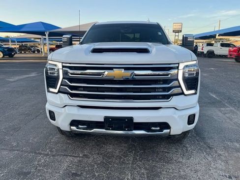 Used 2024 Chevrolet Silverado 2500 High Country w/ Technology Package AWD/4WD image 2
