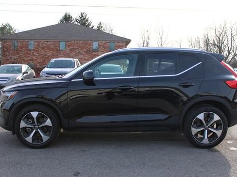 Used 2025 Volvo XC40 B5 Plus AWD/4WD image 5