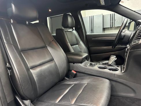 Used 2018 Jeep Grand Cherokee Limited image 32