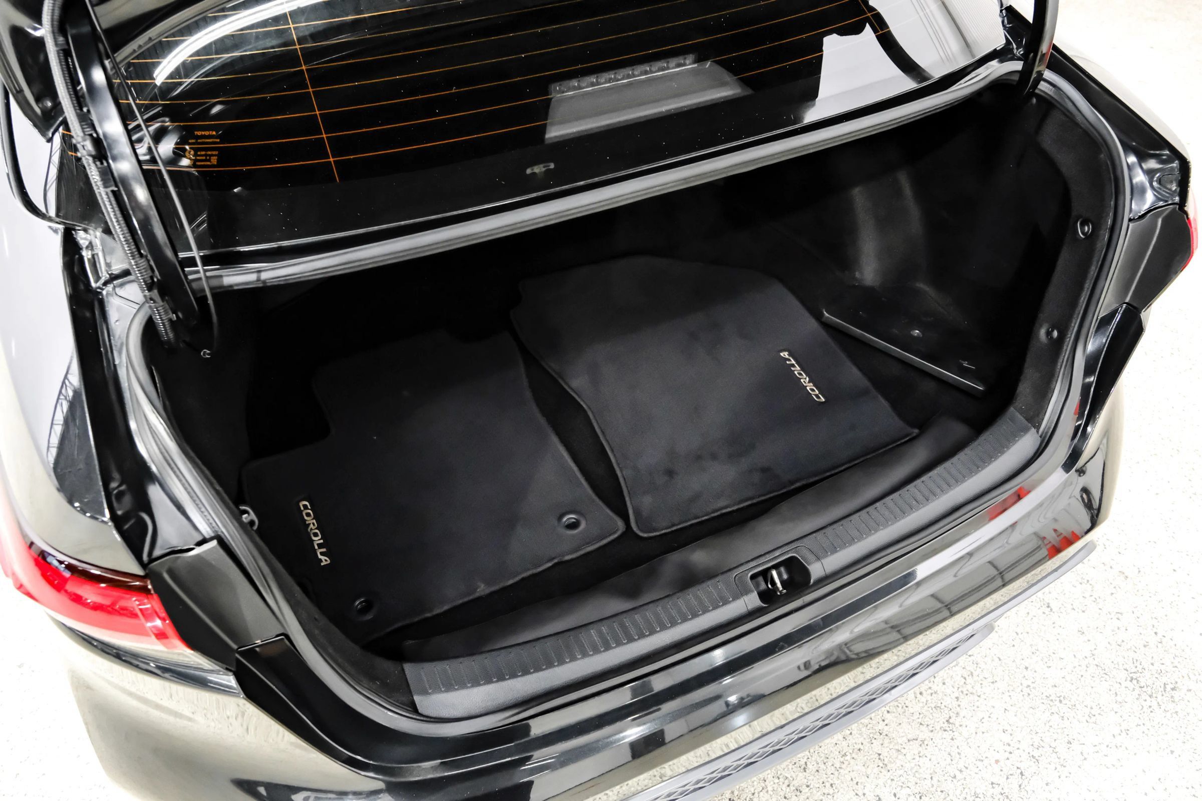 Used 2020 Toyota Corolla XSE FWD image 60