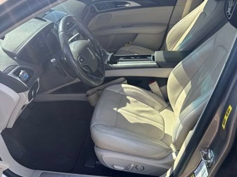 Used 2019 Lincoln MKZ Reserve FWD image 9