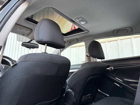 Used 2009 Pontiac Vibe AWD w/ Sun And Sound Package image 16