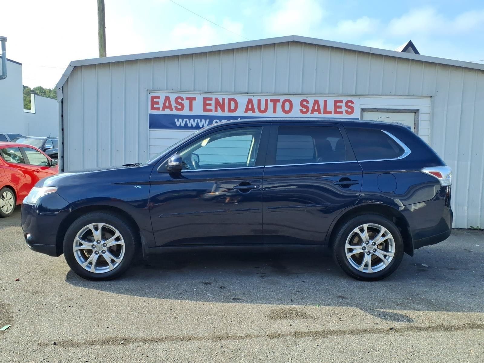 Used 2014 Mitsubishi Outlander GT AWD/4WD image 2
