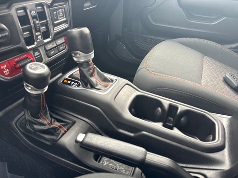 Used 2020 Jeep Gladiator Mojave w/ Cold Weather Group AWD/4WD image 22