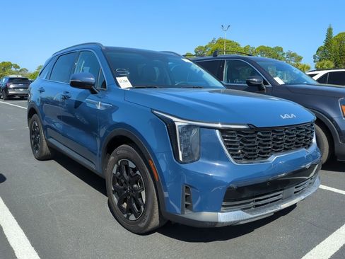 Certified 2024 Kia Sorento S w/ Panoramic Sunroof Package image 2