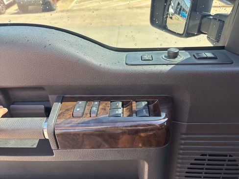 Used 2015 Ford F250 Platinum w/ FX4 Off-Road Package image 8