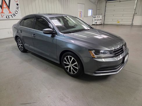 Used 2017 Volkswagen Jetta SE image 10