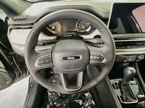 Used 2024 Jeep Compass Limited AWD/4WD image 11
