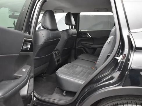 Used 2024 Mitsubishi Outlander FWD image 15