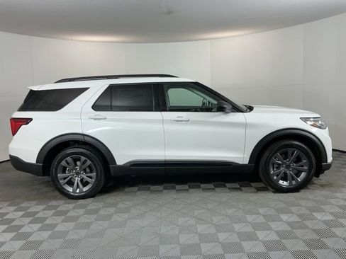 New 2026 Ford Explorer Active w/ Active Comfort Package AWD/4WD image 4